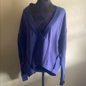 Free people deep V neck blue sweatshirt, size s